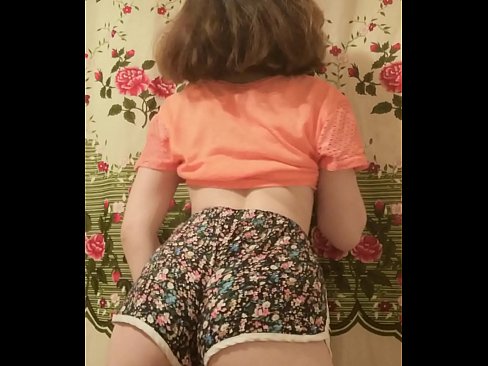 ❤️ Una ghjovana sexy si spoglia i pantaloncini davanti à a camera ️❌ Sessu à porn co.xxxtun.ru