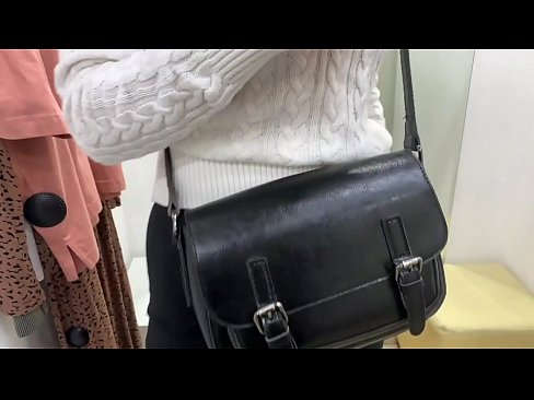 ❤️ Masturbazione publica di a ghjovana cagna FeralBerry cù un dildo in a sala di prove ️❌ Sessu à porn co.xxxtun.ru